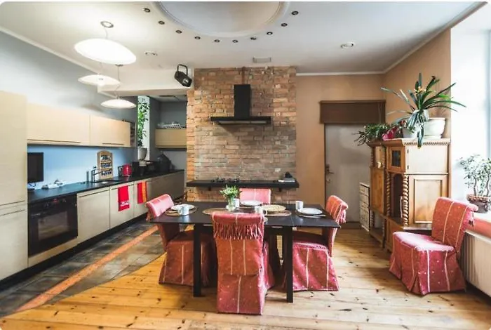 Classical On Alberta St Free Locked Parkings 民宿 *