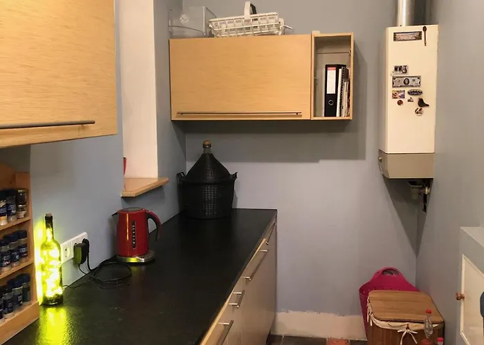 Classical On Alberta St Free Locked Parkings * 里加