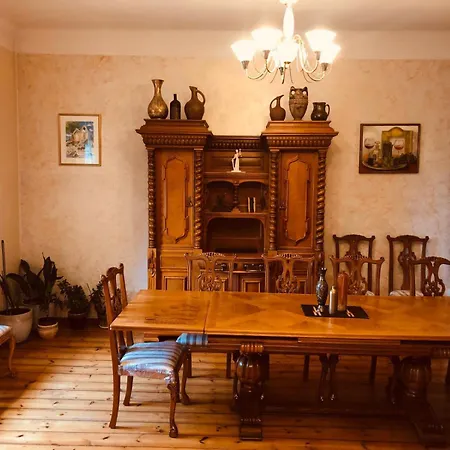 Classical On Alberta St Free Locked Parkings