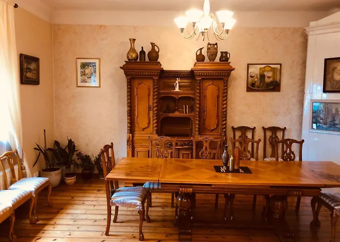 Classical On Alberta St Free Locked Parkings